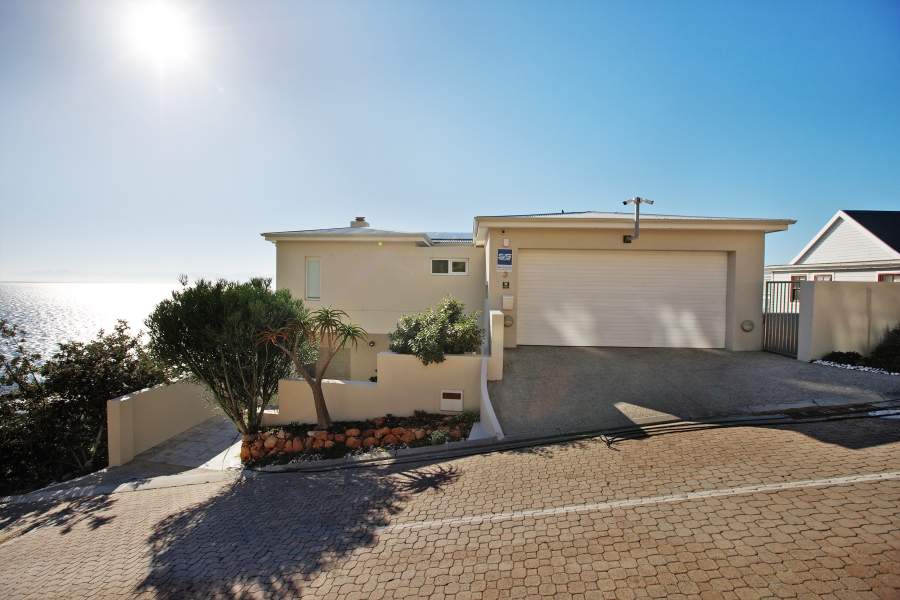 7 Bedroom Property for Sale in Cairnside Western Cape